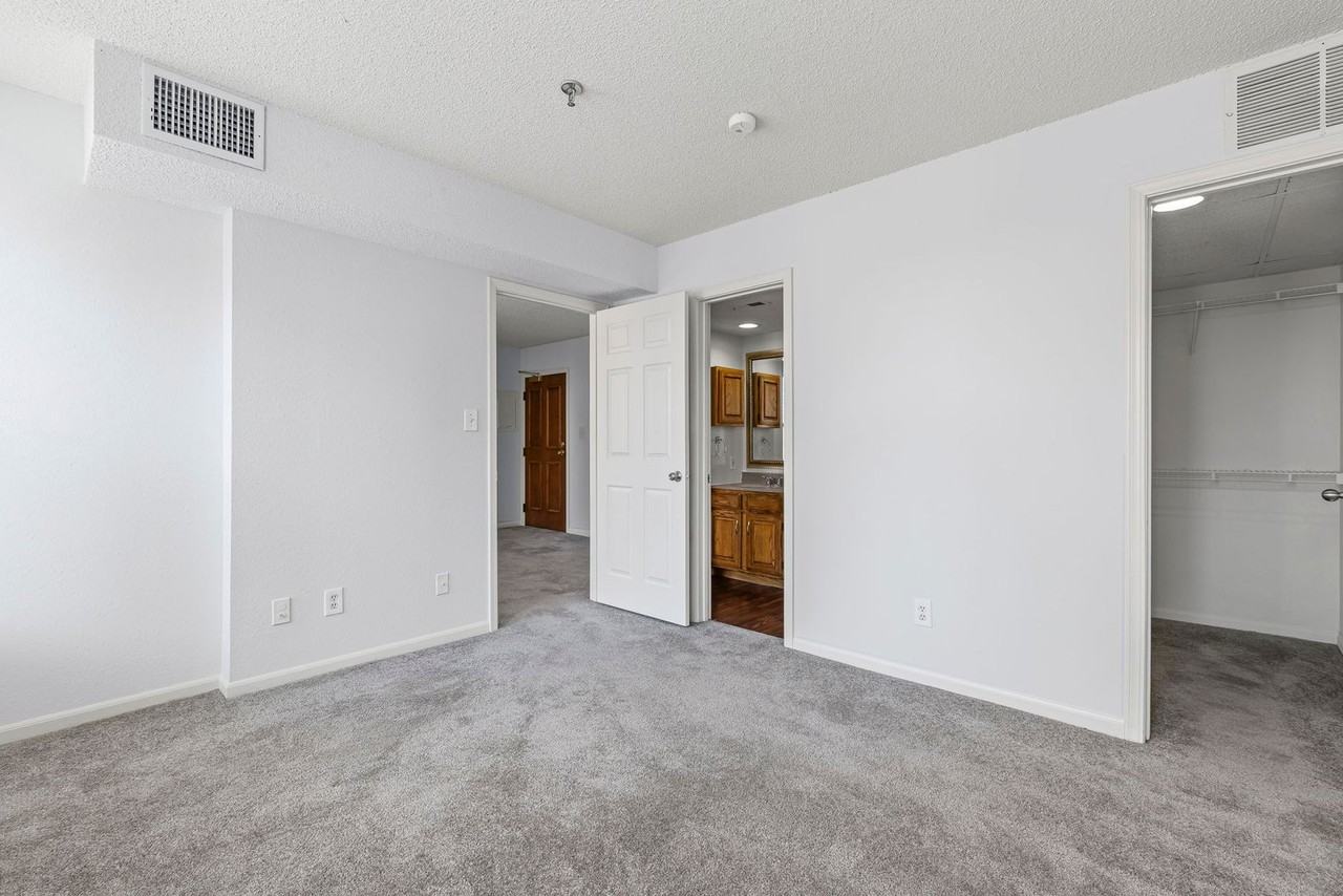 The Majestic on the Plaza - Photo 4 of 50