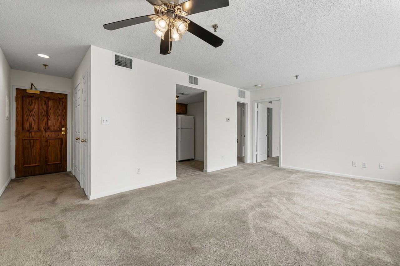 The Majestic on the Plaza - Photo 7 of 50