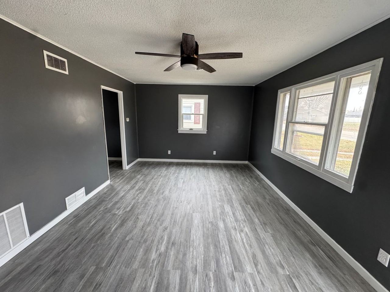 681 S Farnham St - Photo 3 of 6