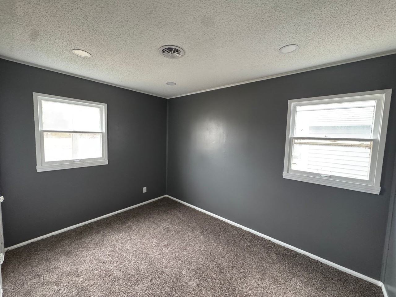 681 S Farnham St - Photo 4 of 6