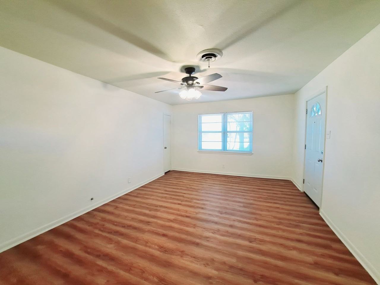 6203 Live Oak Street - Photo 3 of 17