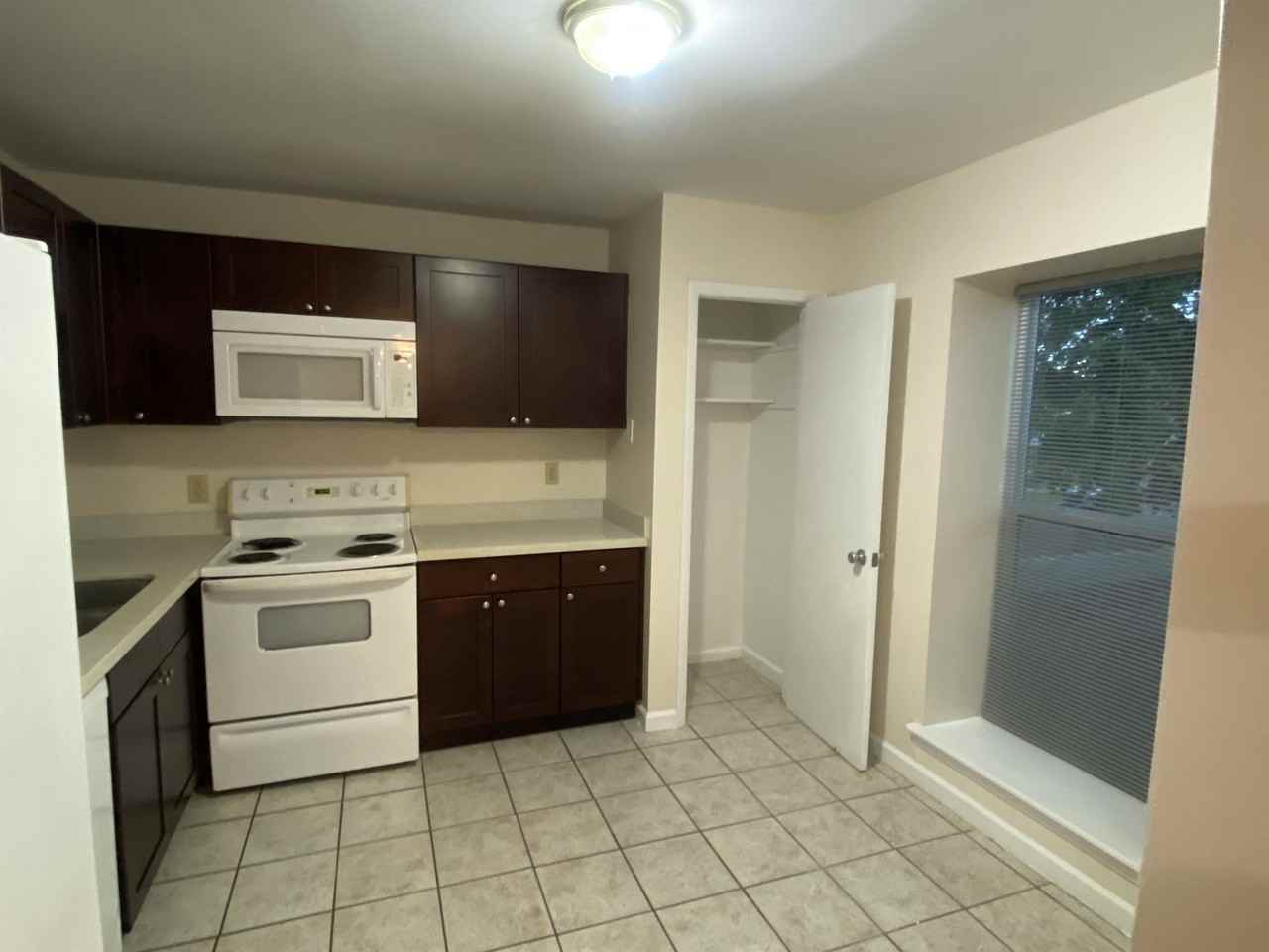 Beach Villa Apts - Photo 2 of 27