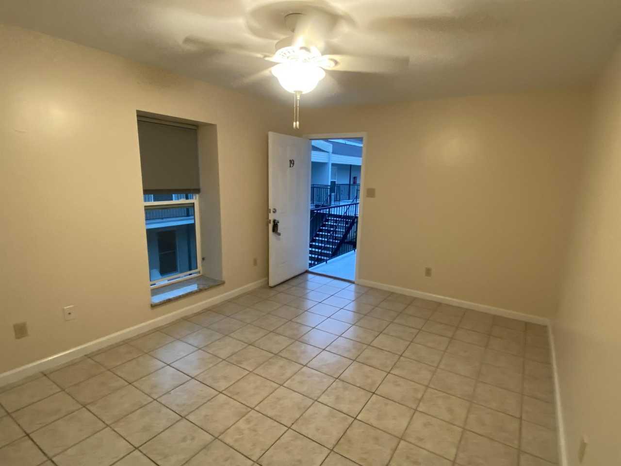 Beach Villa Apts - Photo 4 of 27