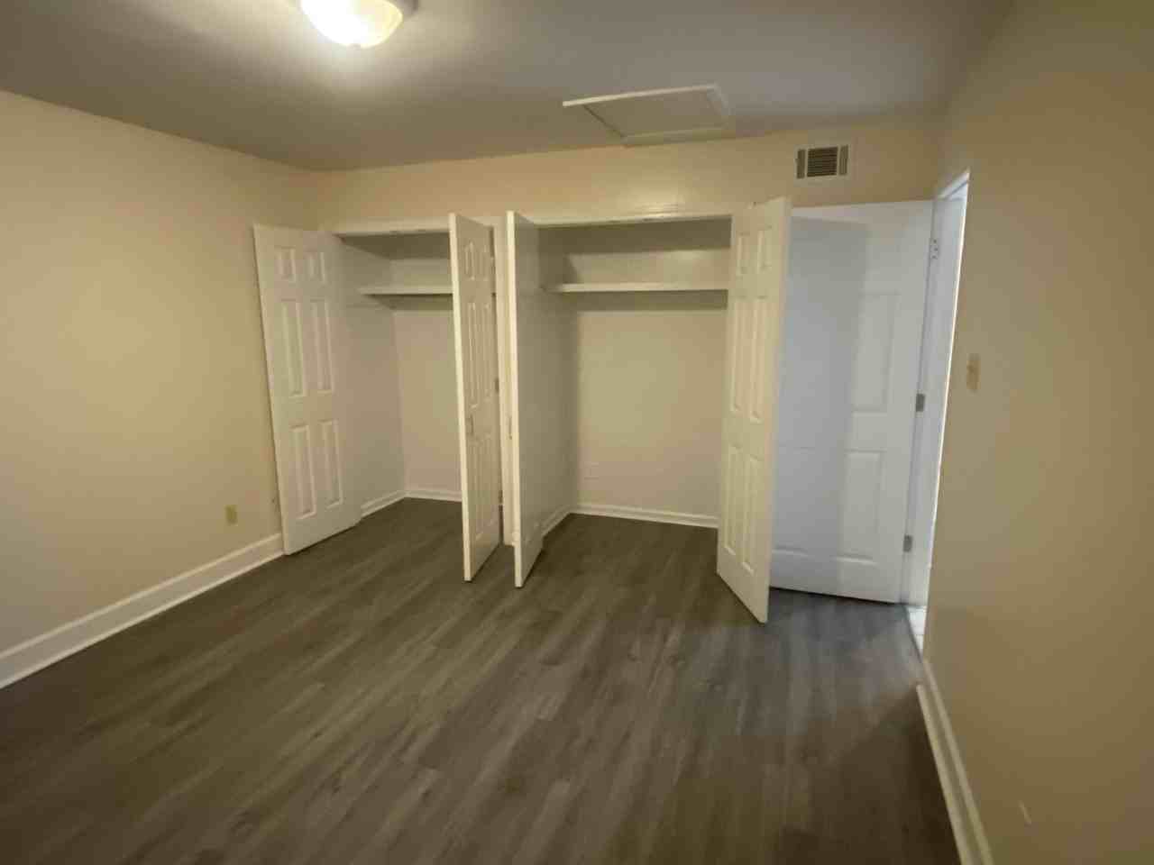 Beach Villa Apts - Photo 6 of 27