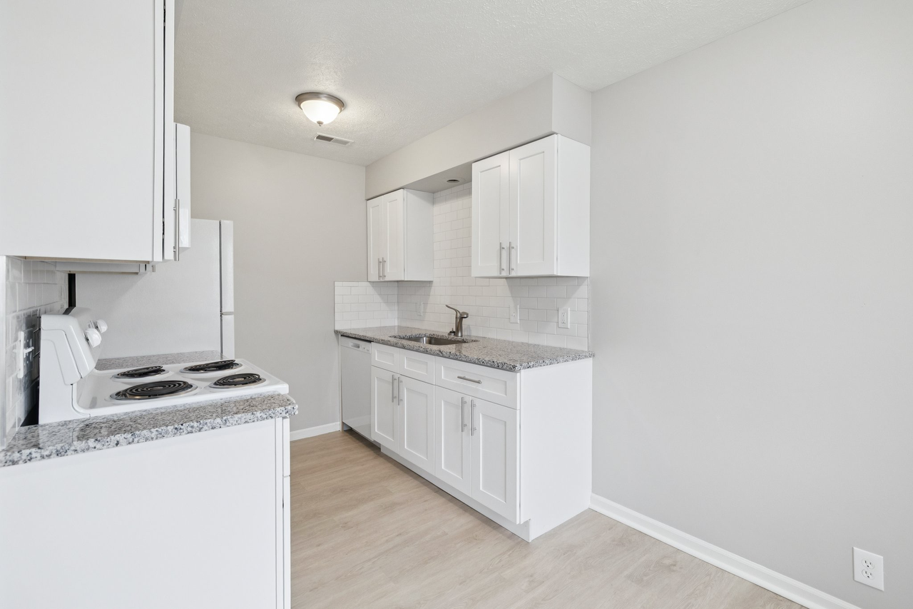 8005 South 48th Avenue*** - Photo 5 of 19