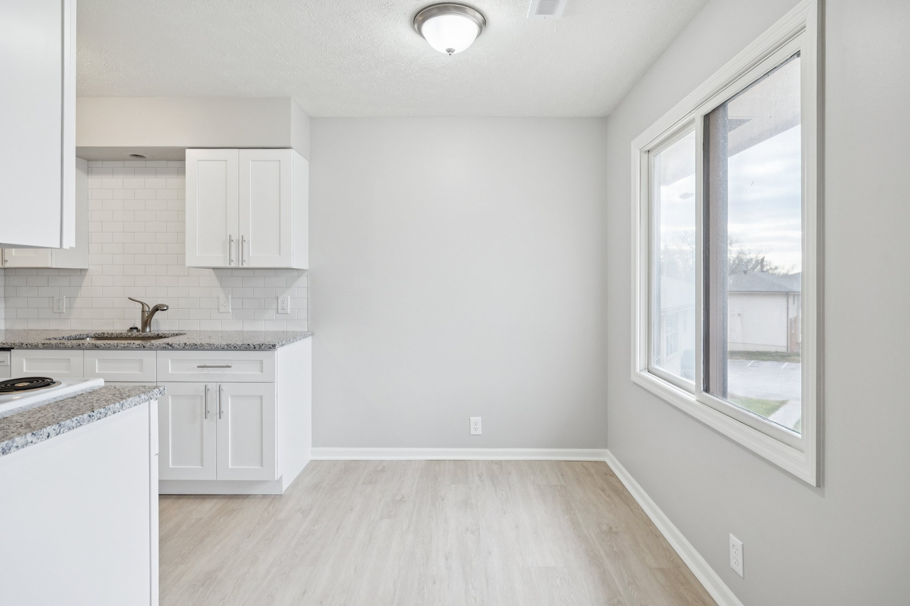 8005 South 48th Avenue*** - Photo 6 of 19