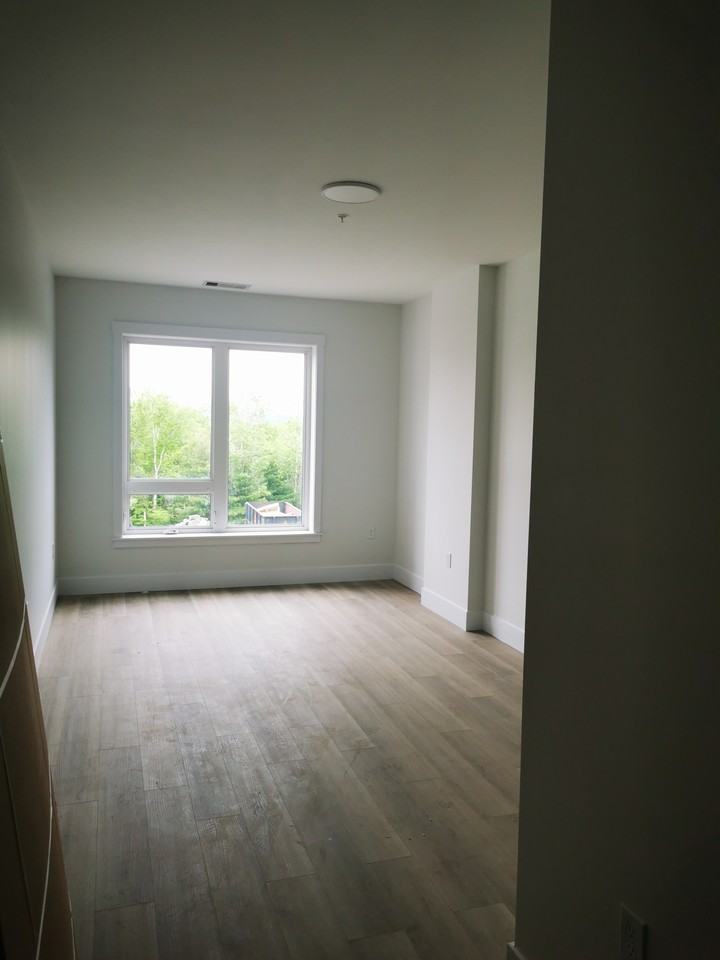 330 Broad Street - Photo 4 of 8