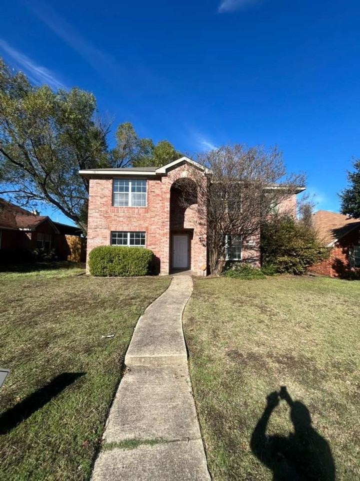 1137 Beechwood Lane - Photo 2 of 21