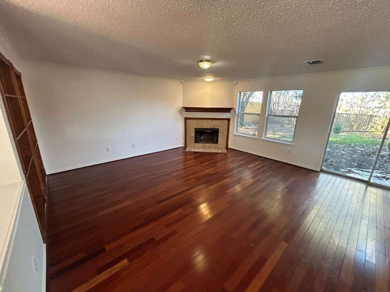 1137 Beechwood Lane - Photo 4 of 21