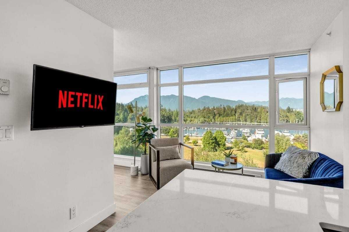 1889 Alberni Street - Photo 7 of 35