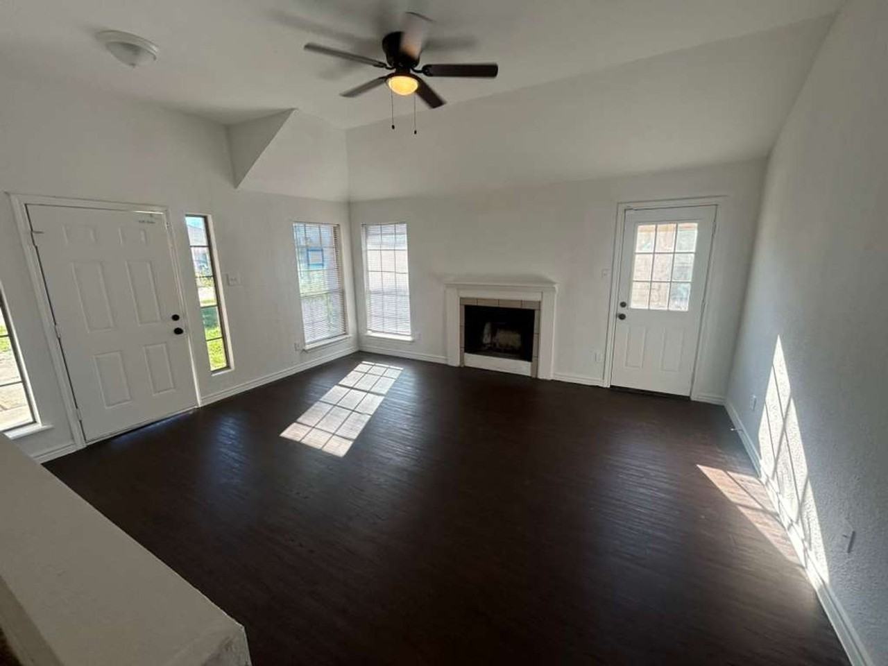 2805 Spanish Bay Dr - Photo 2 of 12