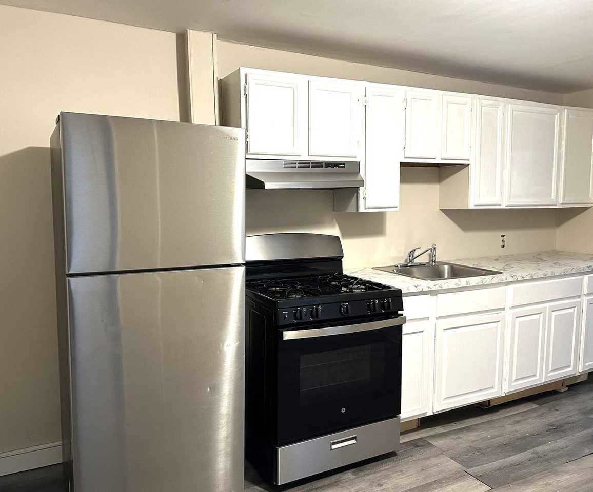 Highland Ave 425 - Photo 7 of 50