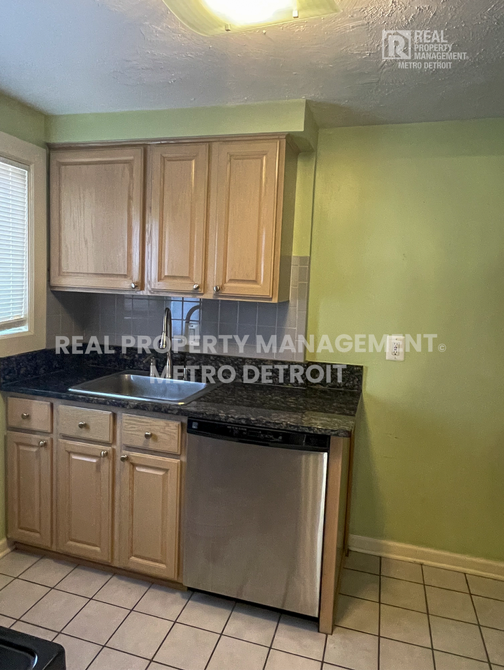 655 N Eton St #22 - Photo 6 of 17