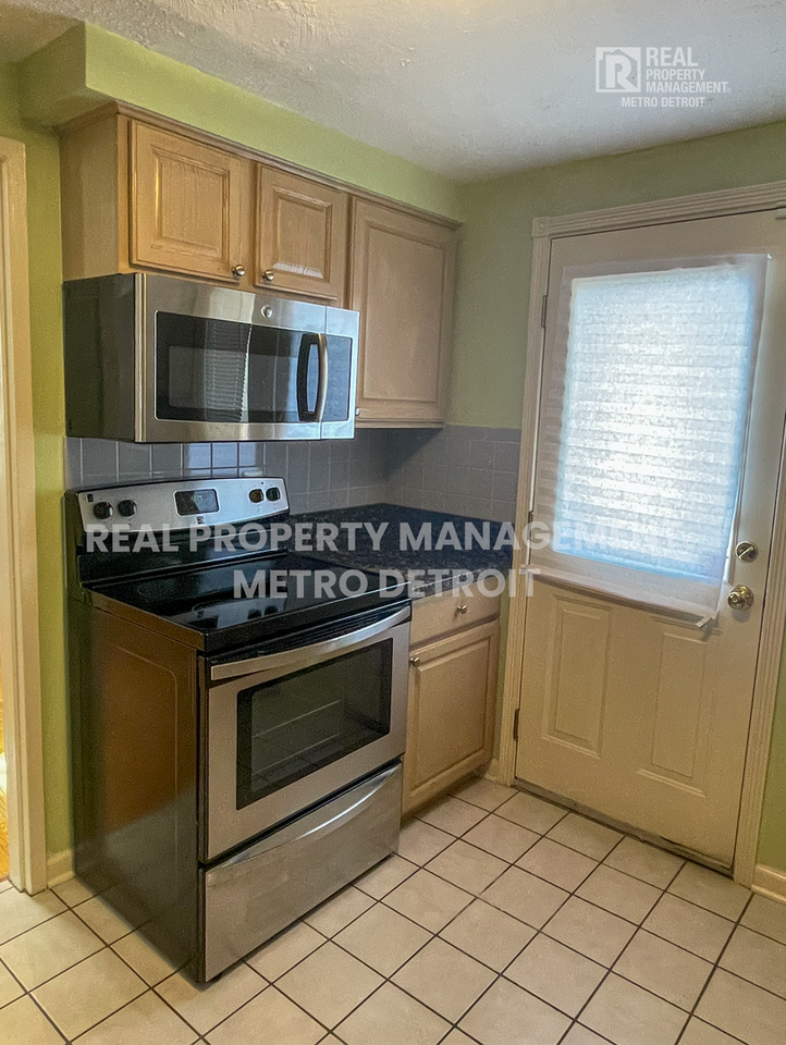 655 N Eton St #22 - Photo 7 of 17