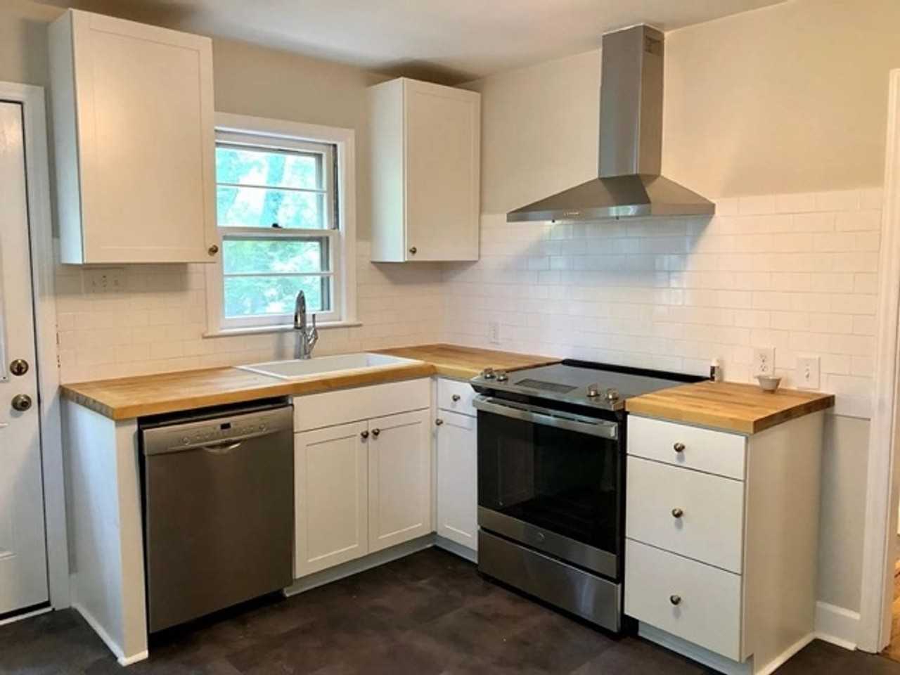 2622 Lombard Avenue - Photo 2 of 9