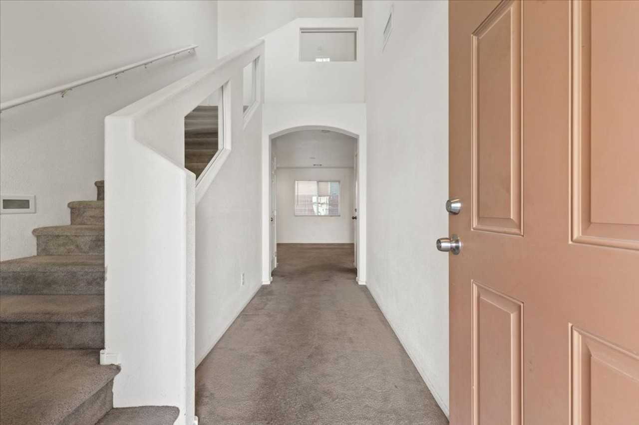 9267 Hollander Ave - Photo 2 of 20