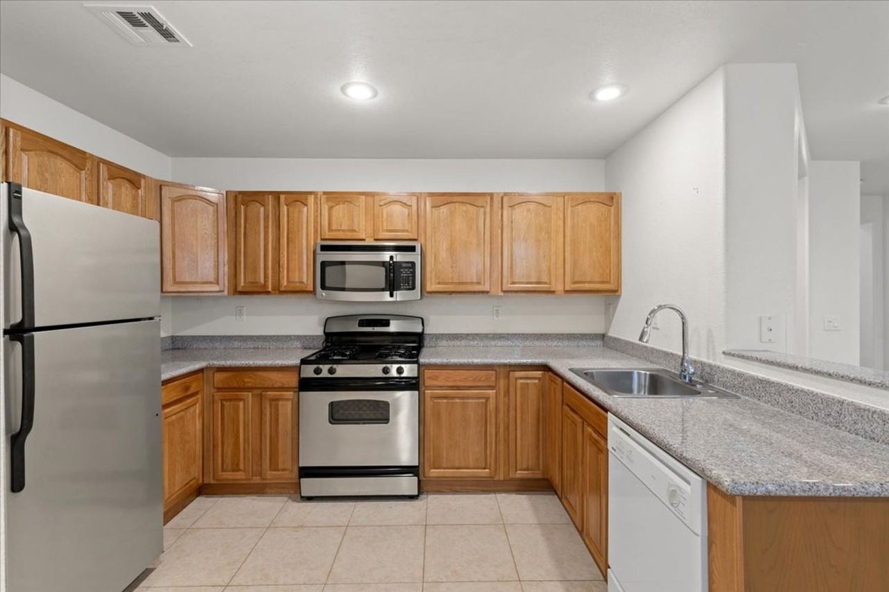 9267 Hollander Ave - Photo 7 of 20