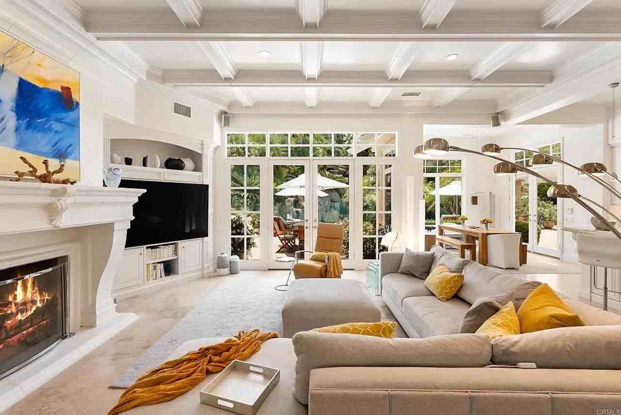 6369 Clubhouse Drive - Photo 3 of 29