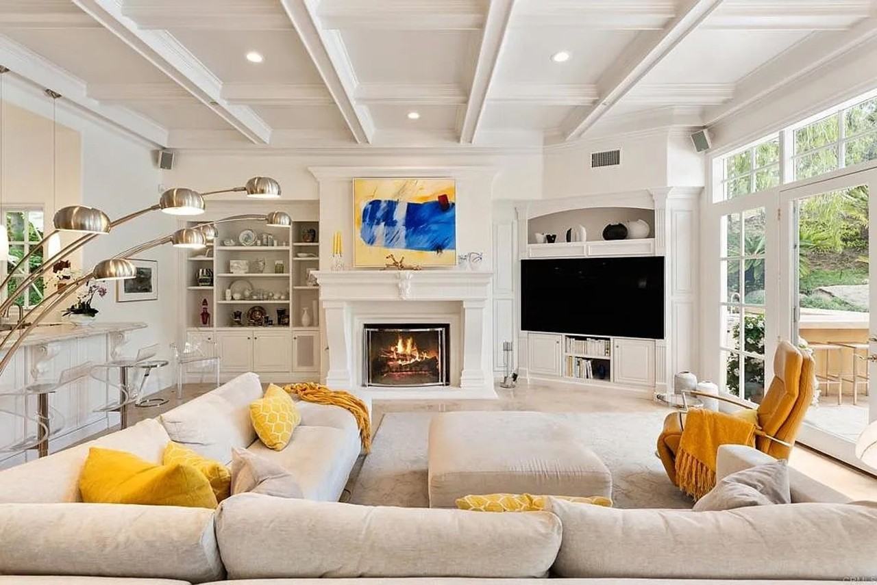 6369 Clubhouse Drive - Photo 4 of 29