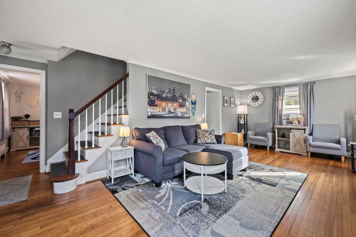 133 Robbins Avenue - Photo 3 of 16