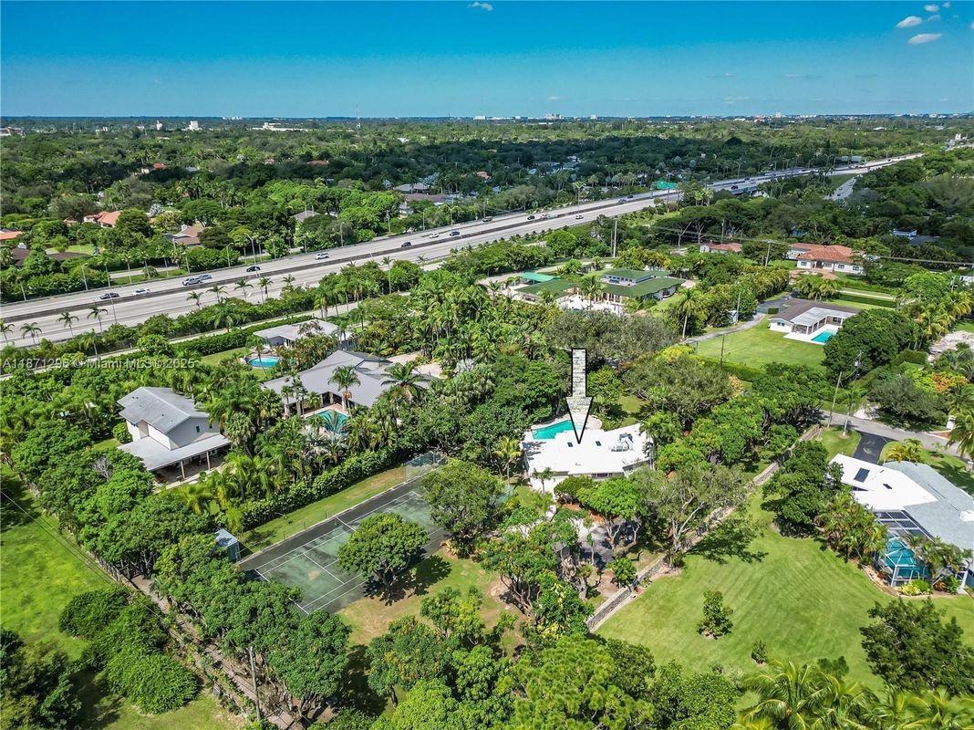 7500 Southwest 75th Street - Photo 4 of 24