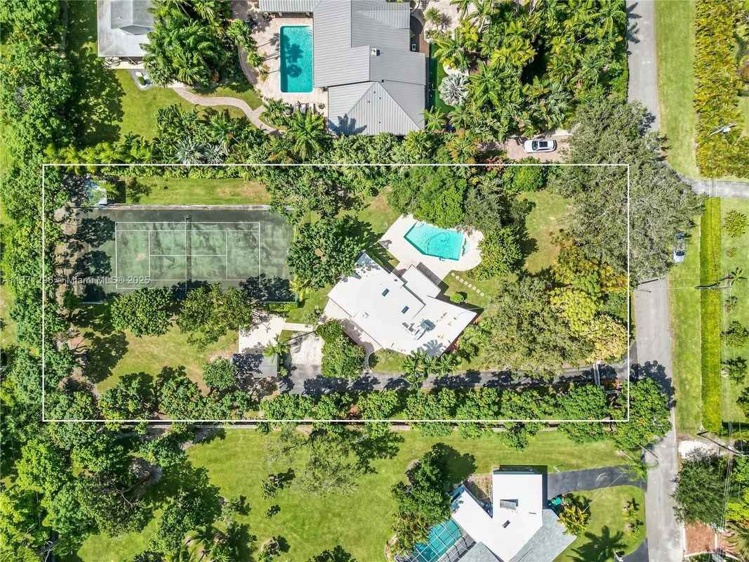 7500 Southwest 75th Street - Photo 5 of 24