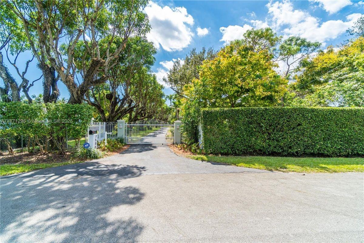 7500 Southwest 75th Street - Photo 6 of 24