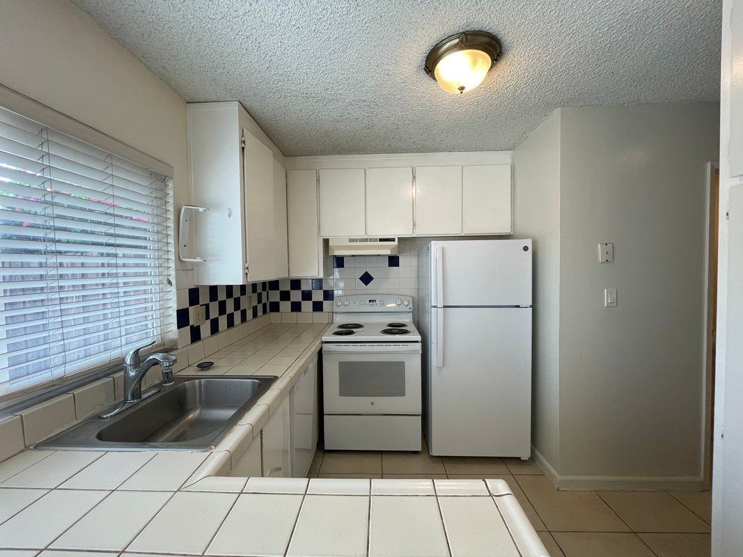 1402 Jacqueline Place - Photo 3 of 32