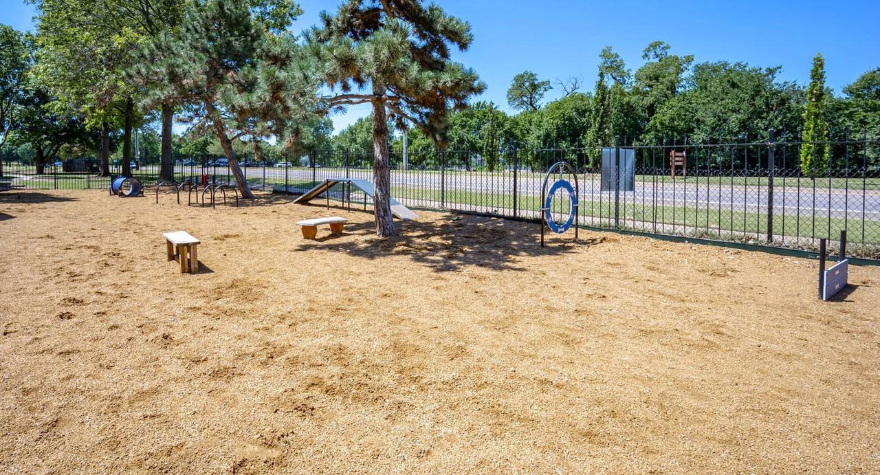 Parc 1010 - Photo 3 of 40