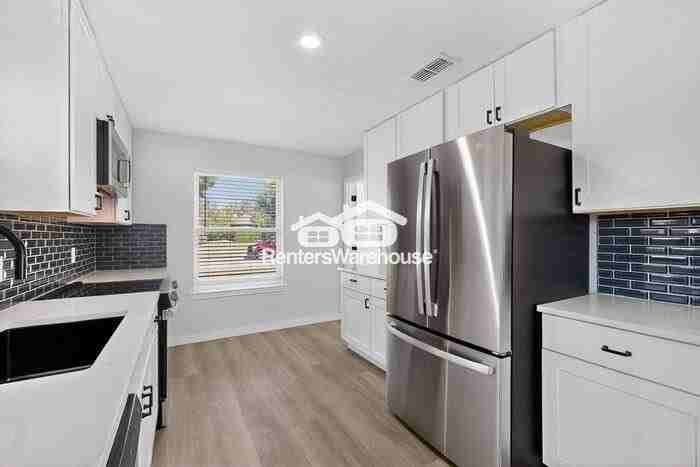 2720 Glen Forest Ln - Photo 6 of 39