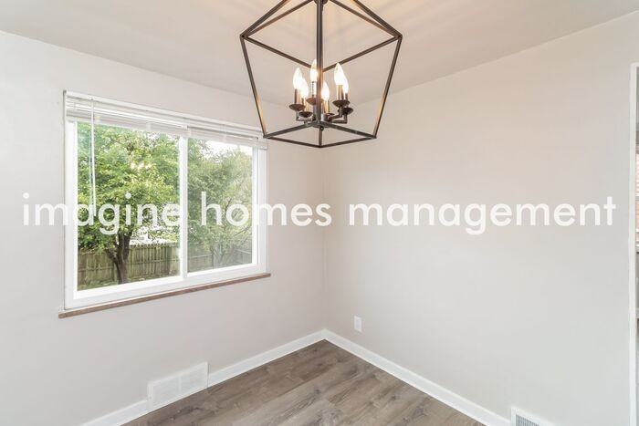 201 White Oak Drive - Photo 4 of 15