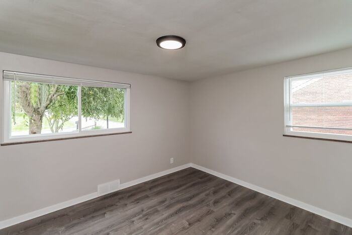 201 White Oak Drive - Photo 7 of 15