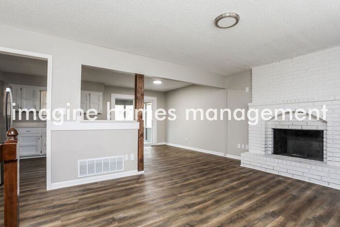 3009 Southeast 1st Street - Photo 4 of 16