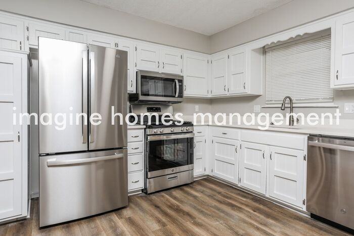 3009 Southeast 1st Street - Photo 7 of 16