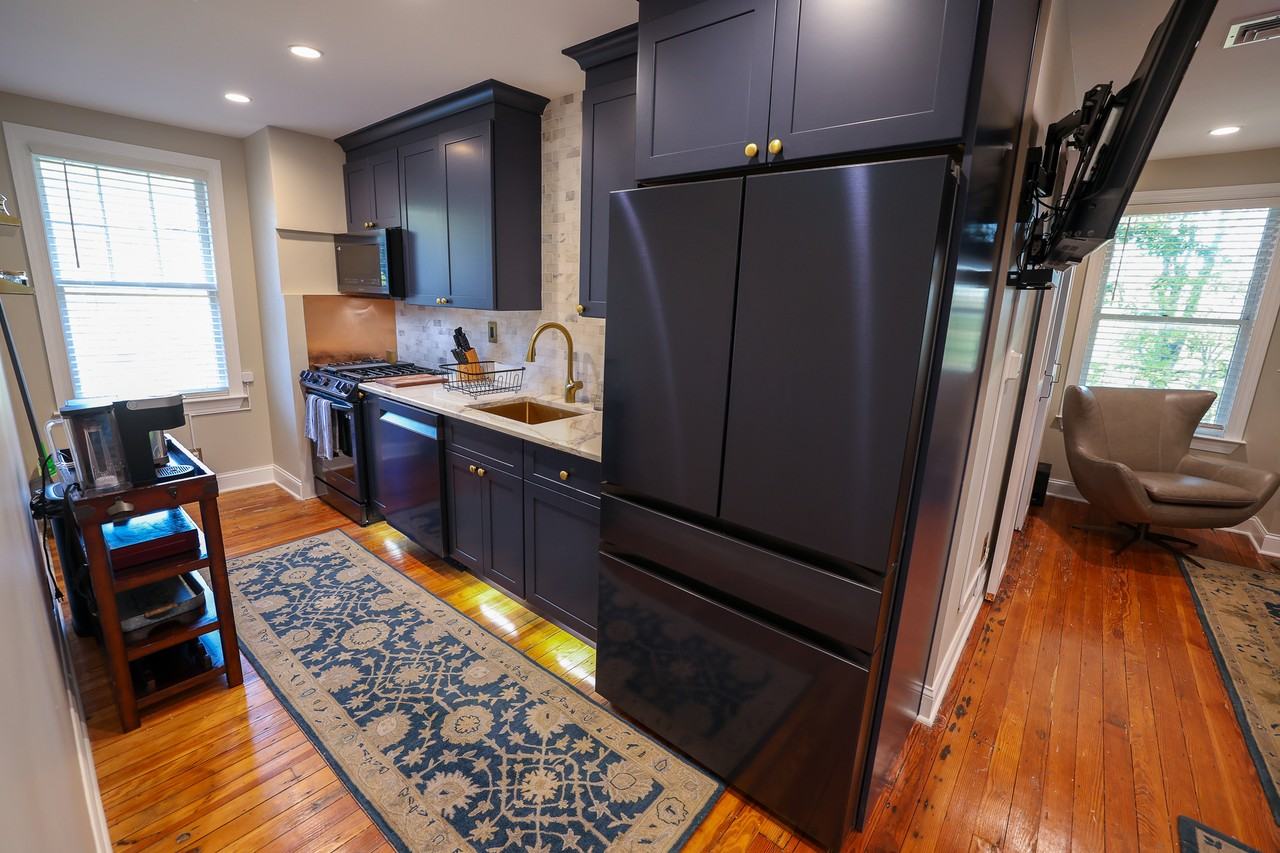 1301 W 11th St - Photo 3 of 25