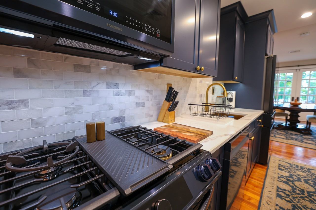 1301 W 11th St - Photo 4 of 25