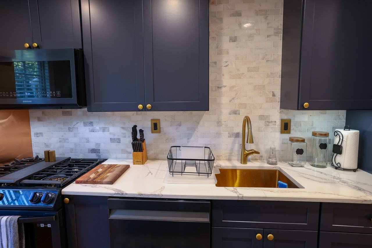 1301 W 11th St - Photo 5 of 25