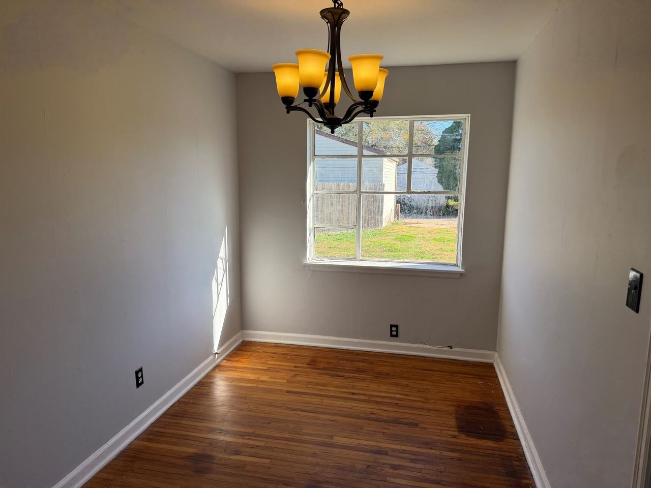 706 S Hunter St #706 - Photo 2 of 4