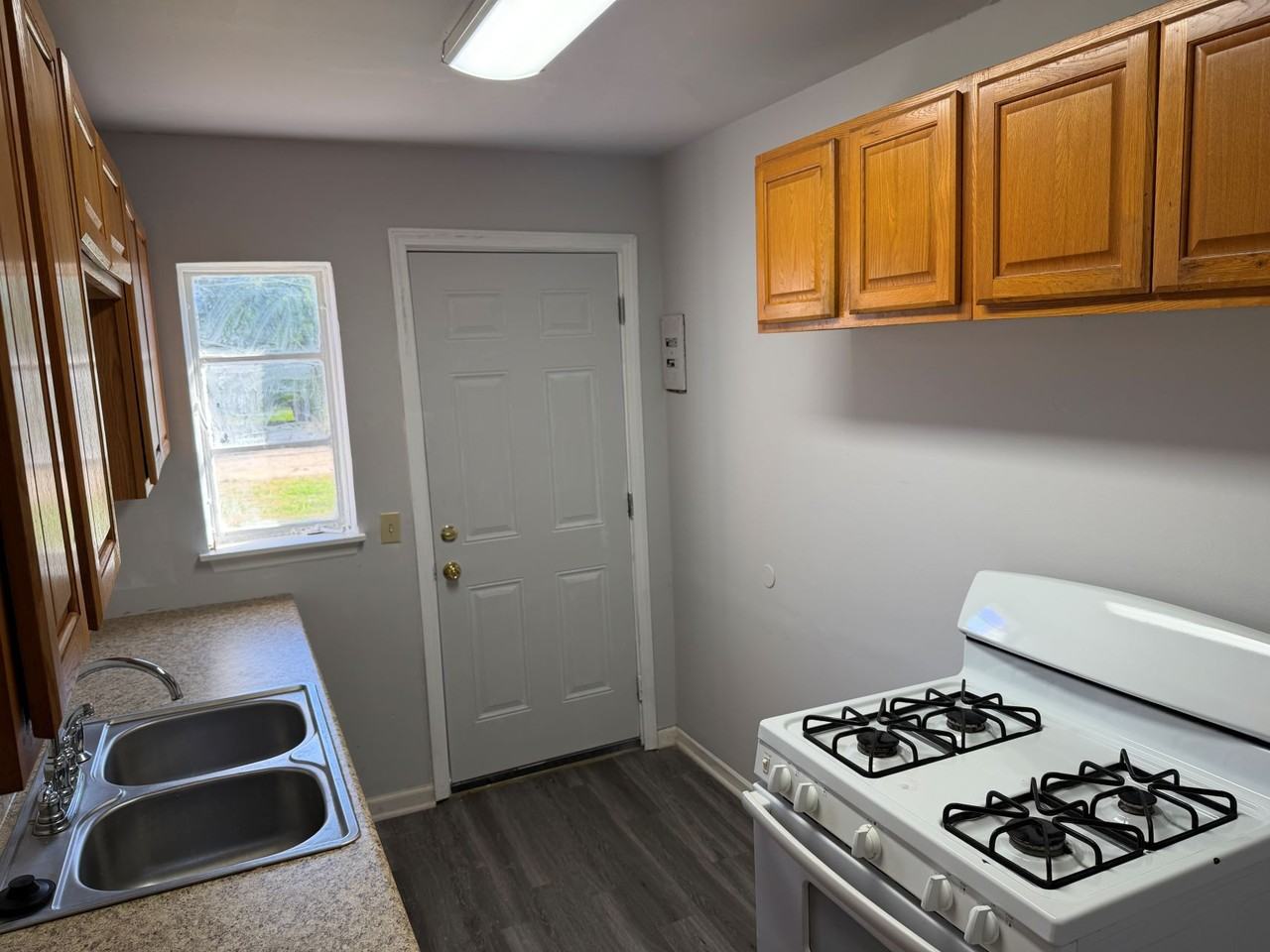 706 S Hunter St #706 - Photo 3 of 4