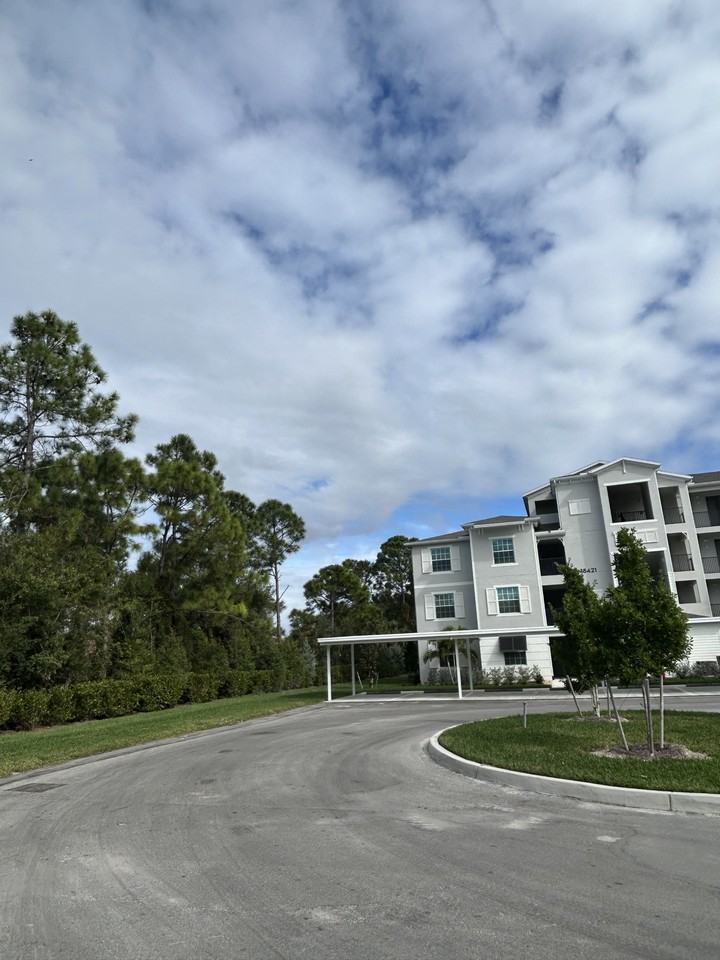 18421 Copperhead Ct N #221 - Photo 3 of 12