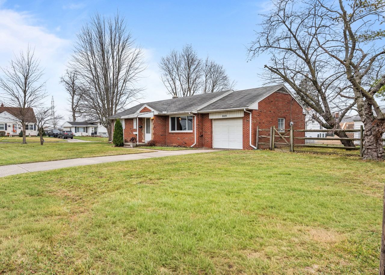 5525 Sunnyside Drive #NA - Photo 2 of 32