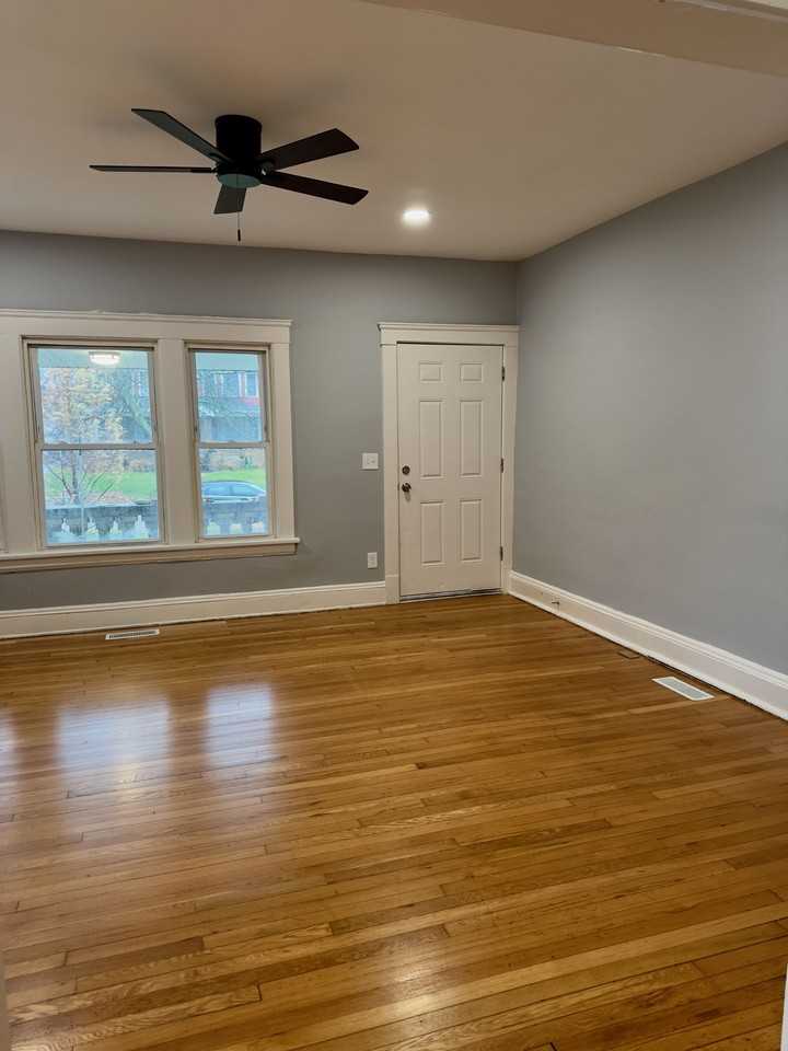 2407 Woodmere Dr #2409 - Photo 4 of 36