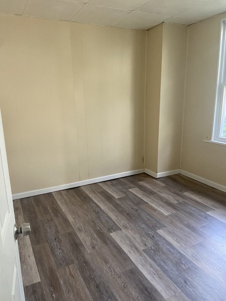 520 E 24th St #1 - Photo 2 of 9