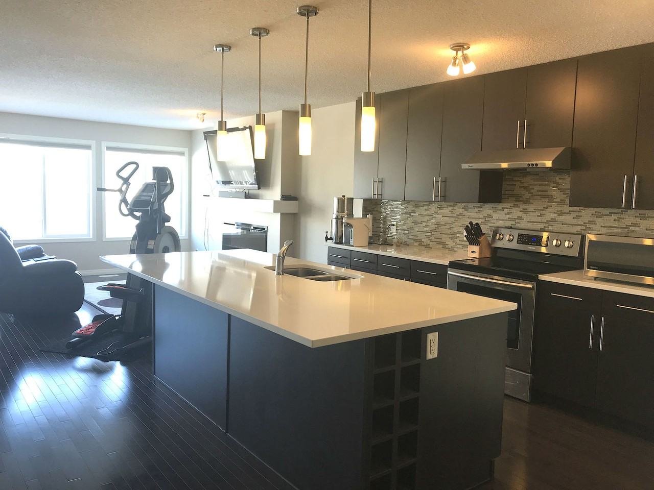 2317 76 Street Southwest, Edmonton, Alberta, Canada, T6K 2P9 - Photo 3 of 10