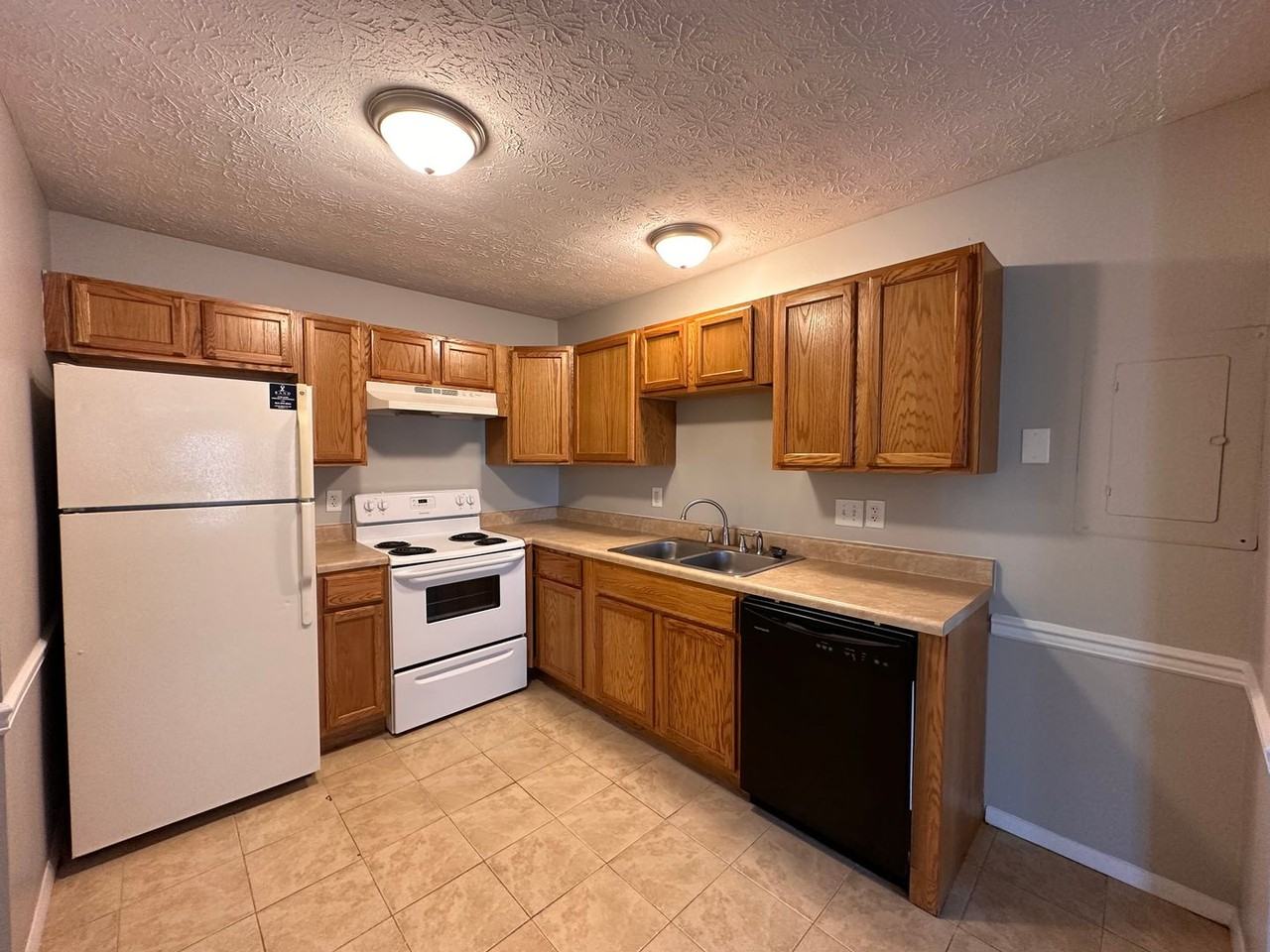 Breckenridge Apartment Homes - Photo 5 of 24