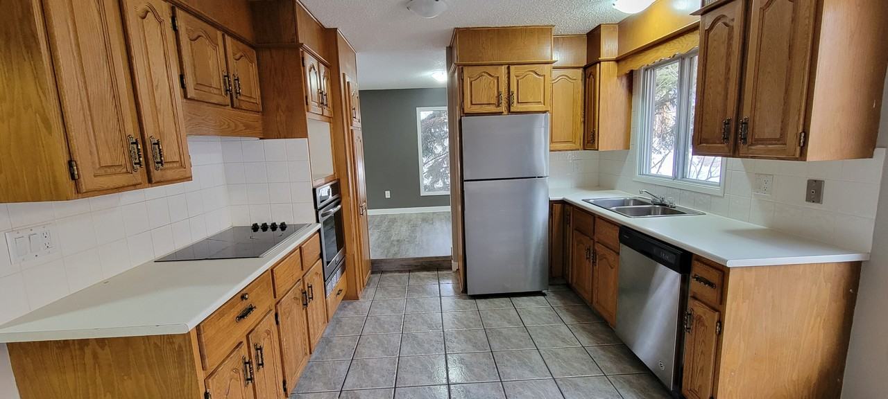 9813 75 Avenue #9813-75AVE - Photo 2 of 32