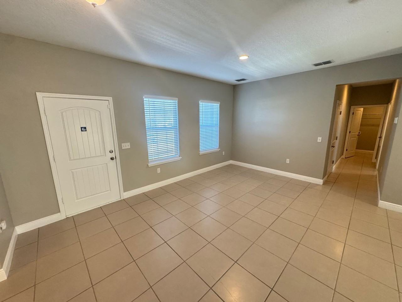 1417 Swan Court - Photo 5 of 16