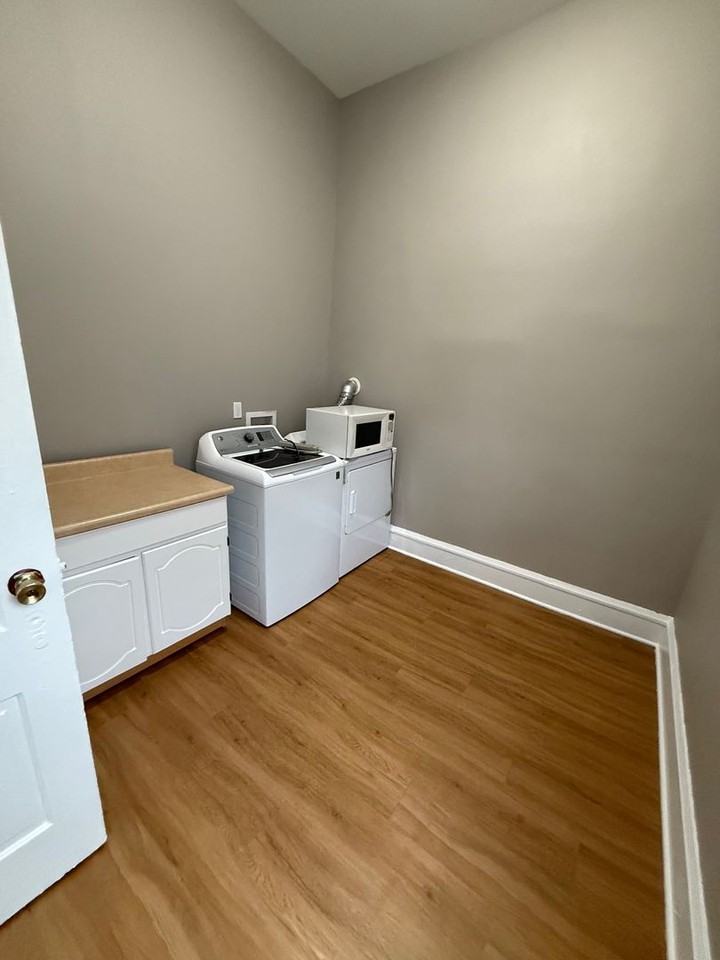 2100 W National Ave - Photo 2 of 18