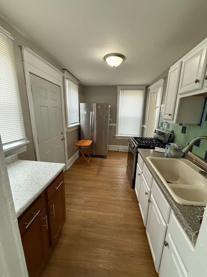 2100 W National Ave - Photo 3 of 18