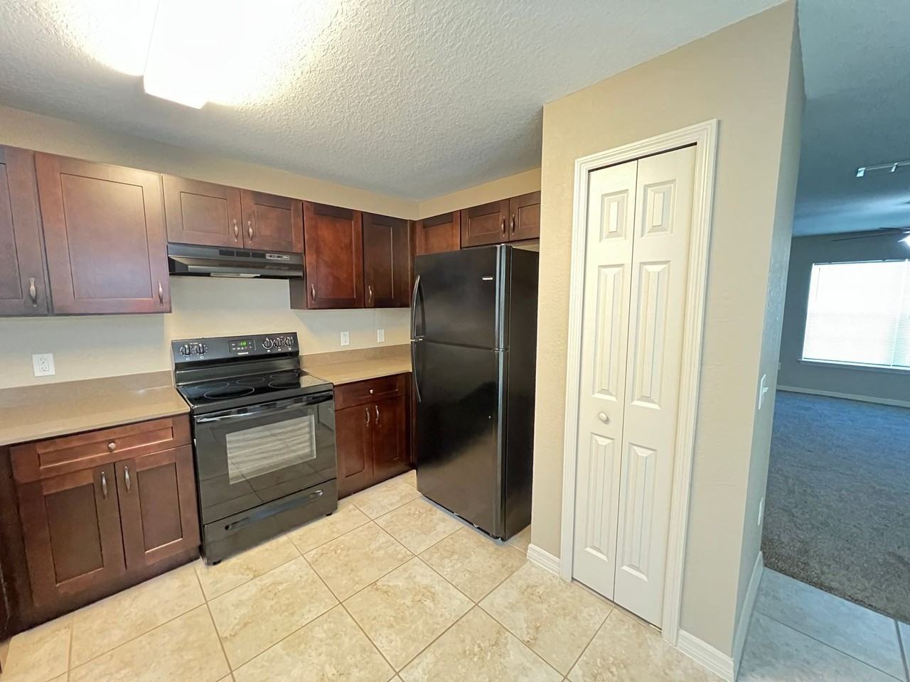 16147 Southwest 17th Avenue - Photo 3 of 23